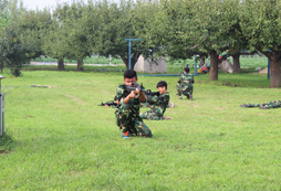 假日軍事夏令營的活動亮點是什么？