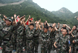 參加暑假軍事夏令營能幫助學生戒掉網(wǎng)癮嗎？
