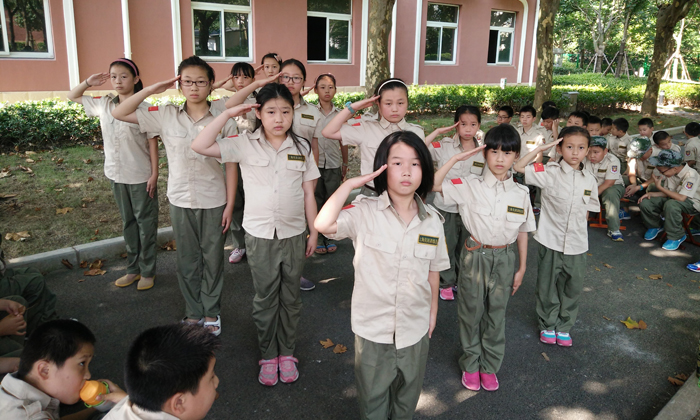軍事冬令營(yíng)
