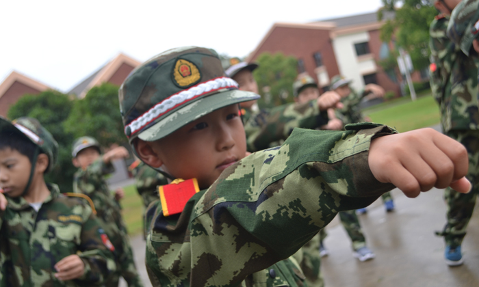 濟(jì)南軍區(qū)七天夏令營(yíng)發(fā)掘孩子潛力