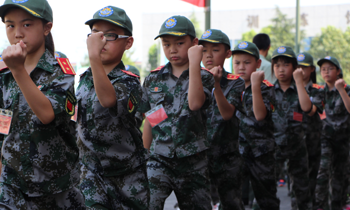 濟(jì)南市夏令營(yíng)讓孩子體驗(yàn)軍事生活