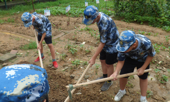 濟南暑假兒童軍訓夏令營注重孩子品格培養(yǎng)