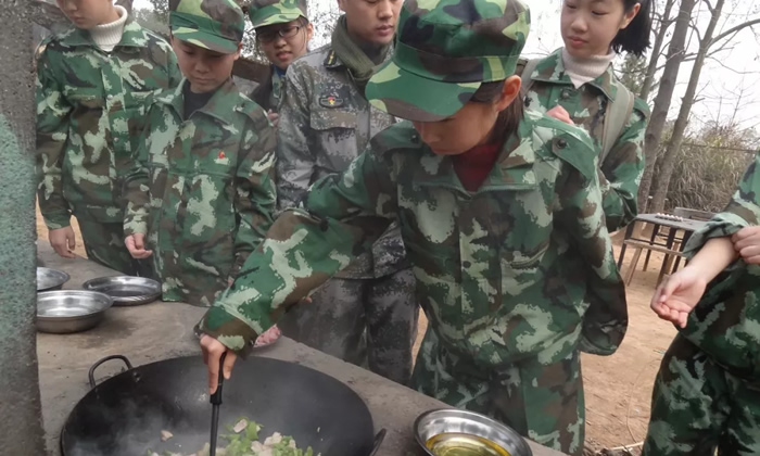 2024濟寧兒童軍營夏令營用習慣養(yǎng)成軍人性格！