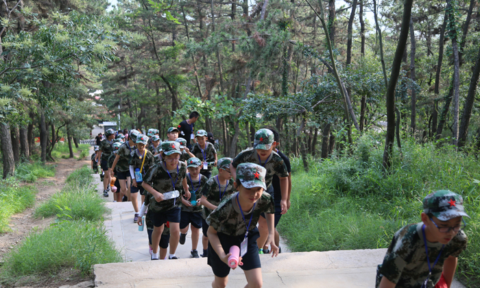 濟南軍事夏令營糾正孩子的不良習慣