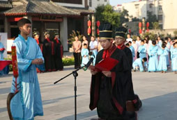 參加濟(jì)南國(guó)學(xué)夏令營(yíng)培養(yǎng)孩子的團(tuán)隊(duì)精神