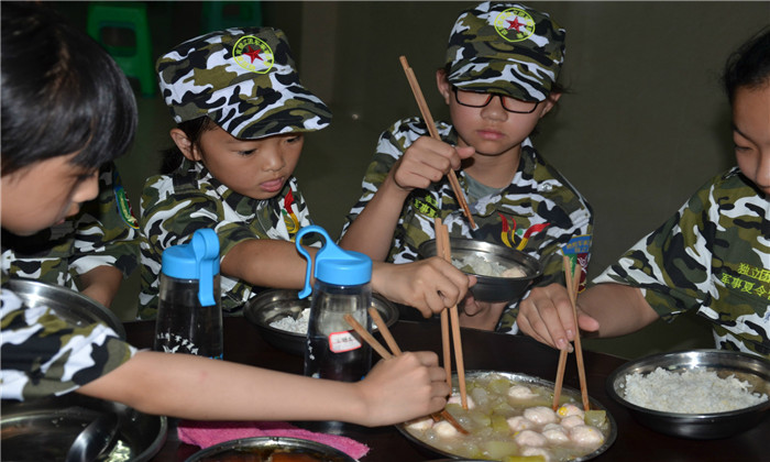 景德鎮(zhèn)中小學(xué)生夏令營的食宿情況怎么樣？