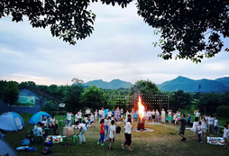 井岡山拓展夏令營(yíng)讓孩子在學(xué)習(xí)中自由發(fā)揮