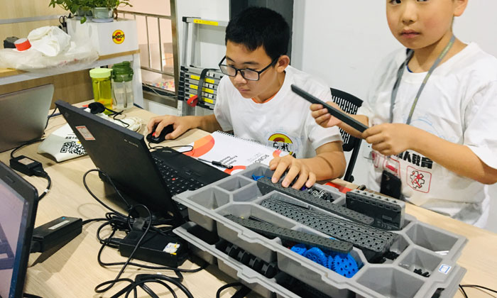 中學(xué)生機器人夏令營口碑推薦