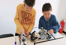 機器人科創(chuàng)夏令營給孩子們寶貴的暑假經(jīng)歷