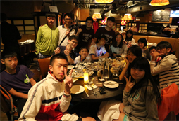 進行聚餐