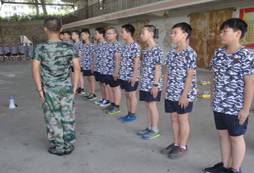 中國軍旅文化夏令營圖片盡顯軍人氣質(zhì)