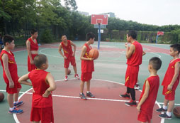 參加金課籃球夏令營(yíng)讓更多青少年愛上籃球運(yùn)動(dòng)