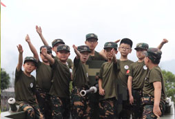 假日小隊(duì)夏令營給孩子一個成長的空間！