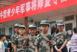 營中合影