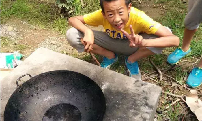 看我們心靈手巧的“大廚們“野炊能力