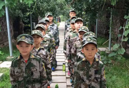 北京軍事夏令營讓我不斷完善自己，提高自己