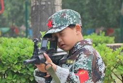 讓孩子參加軍事將帥夏令營(yíng)怎么樣？
