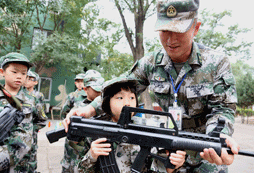 這個(gè)夏天和軍事將帥夏令營(yíng)一起揮灑汗水！