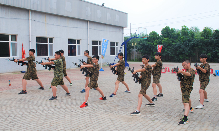 受歡迎軍事夏令營