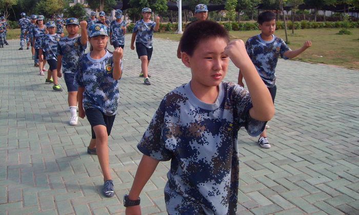 小學(xué)生軍事夏令營(yíng)收費(fèi)