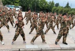 軍事夏令營(yíng)的理想選擇，帶您進(jìn)入一個(gè)充滿挑戰(zhàn)和樂(lè)趣的世界！