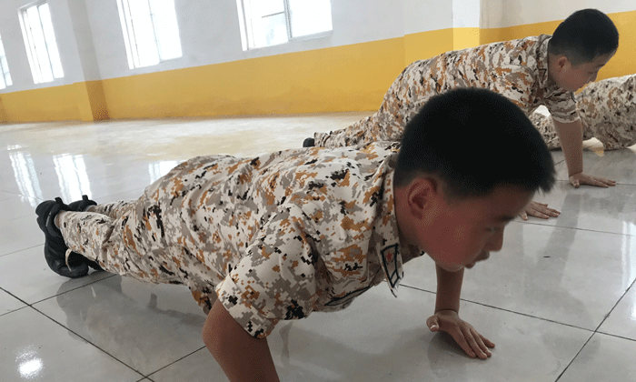 軍事夏令營(yíng)的年齡要求.gif