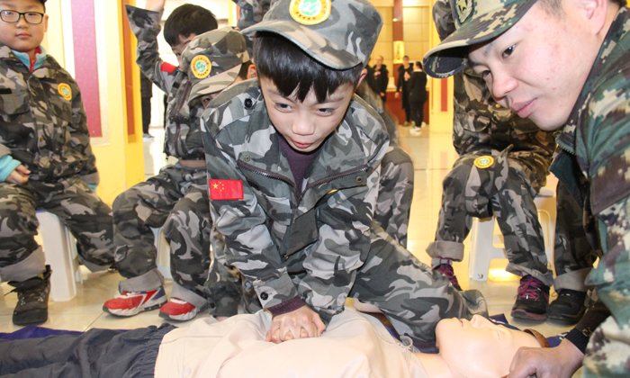 孩子叛逆參加軍事夏令營好不好