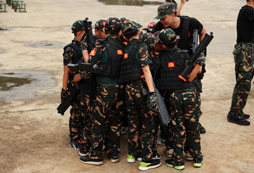 中學(xué)生參加軍事夏令營(yíng)怎么樣？