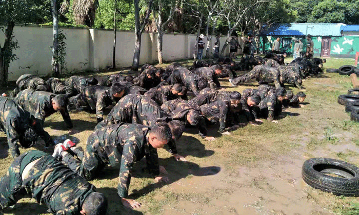 軍事夏令營(yíng)的年齡要求.gif