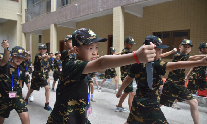 21天軍事夏令營(yíng)哪家靠譜