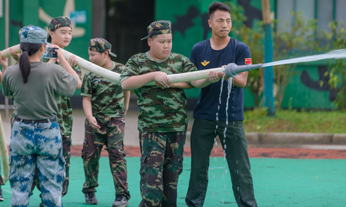 中小學(xué)生軍事冬令營推薦