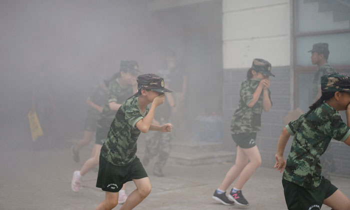 上海少年軍事夏令營(yíng)