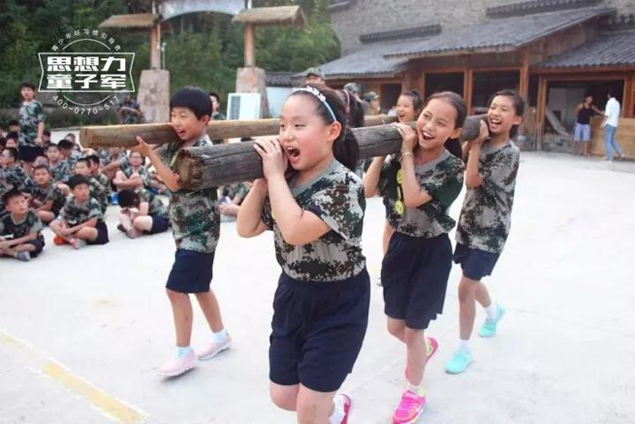 女生軍事.jpg