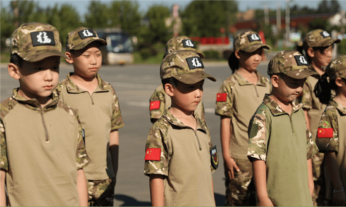 中小學(xué)生軍事冬令營推薦