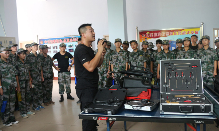 孩子參加軍事夏令營(yíng)好嗎