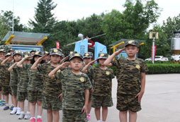 軍事夏令營對孩子的成長有什么幫助？