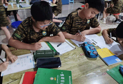 參加軍事夏令營活動可以拿手機(jī)嗎？