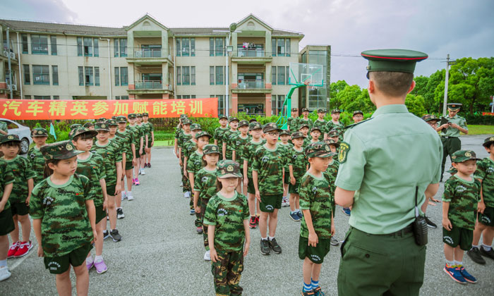 上海崇明兒童軍事夏令營