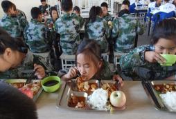 孩子在夏令營都吃些什么
