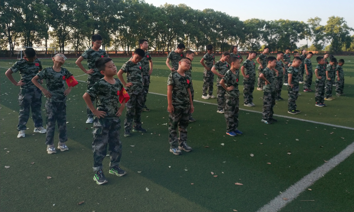 軍訓(xùn)夏令營(yíng)怎么選