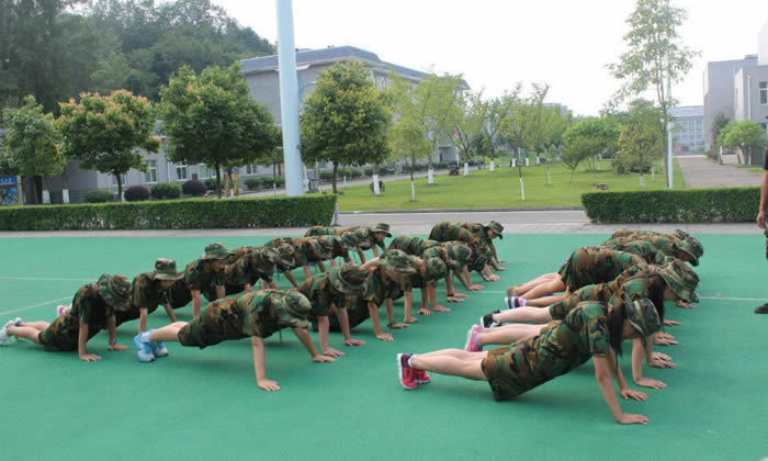 軍訓夏令營哪家好