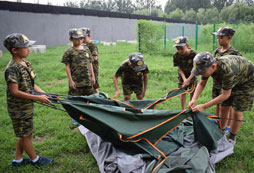廣州小學(xué)生軍訓(xùn)夏令營讓“小懶蟲”變勤快