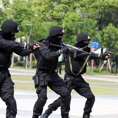 軍威特訓(xùn)營給孩子一個軍事假期