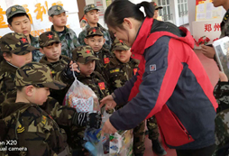 參加軍事訓(xùn)練夏令營會給孩子帶來哪些收獲