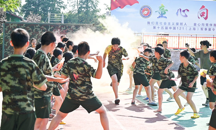 進(jìn)行趣味活動的學(xué)員們