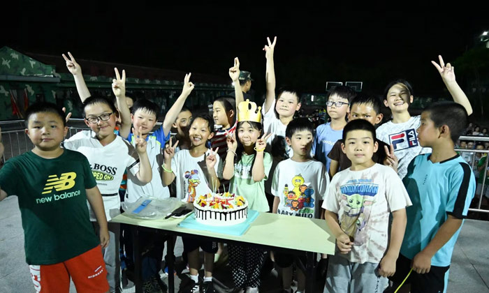 學(xué)員過(guò)生日合照