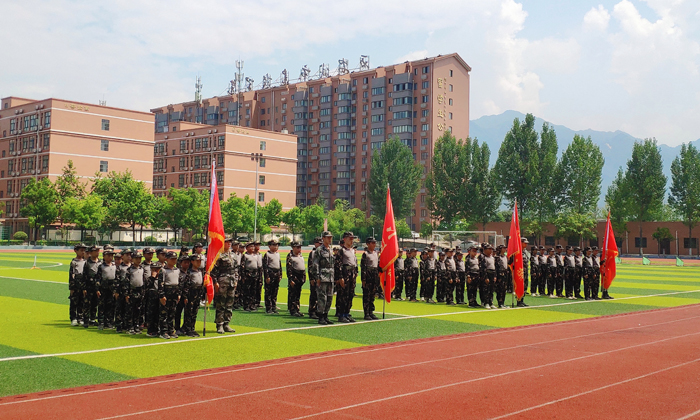 站軍姿，磨煉意志