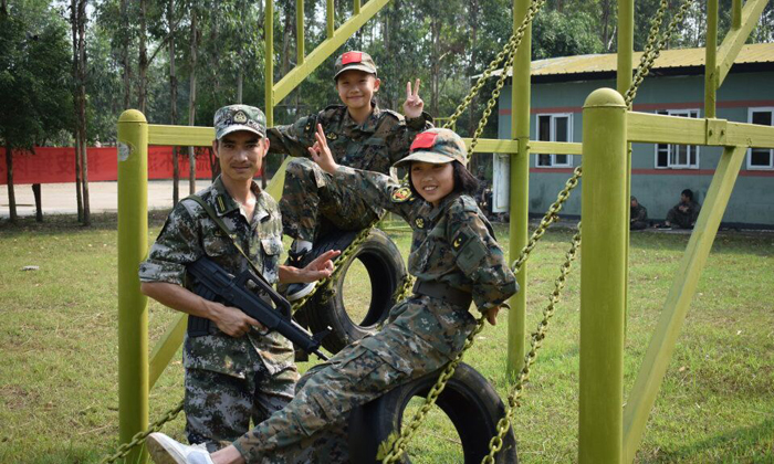 康定軍事夏令營幫助孩子樹立信心