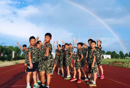 參加康定軍事夏令營活動(dòng)感受假日生活豐富多彩！