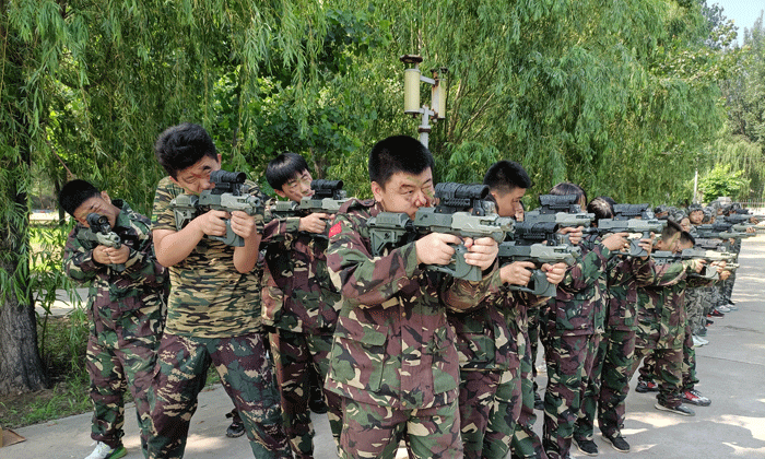 康定軍事夏令營對中小學(xué)生幫助有哪些？.gif